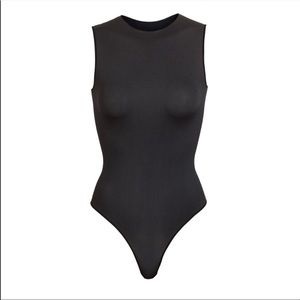 SKIMS ESSENTIAL CREW NECK SLEEVELESS BODYSUIT NWOT